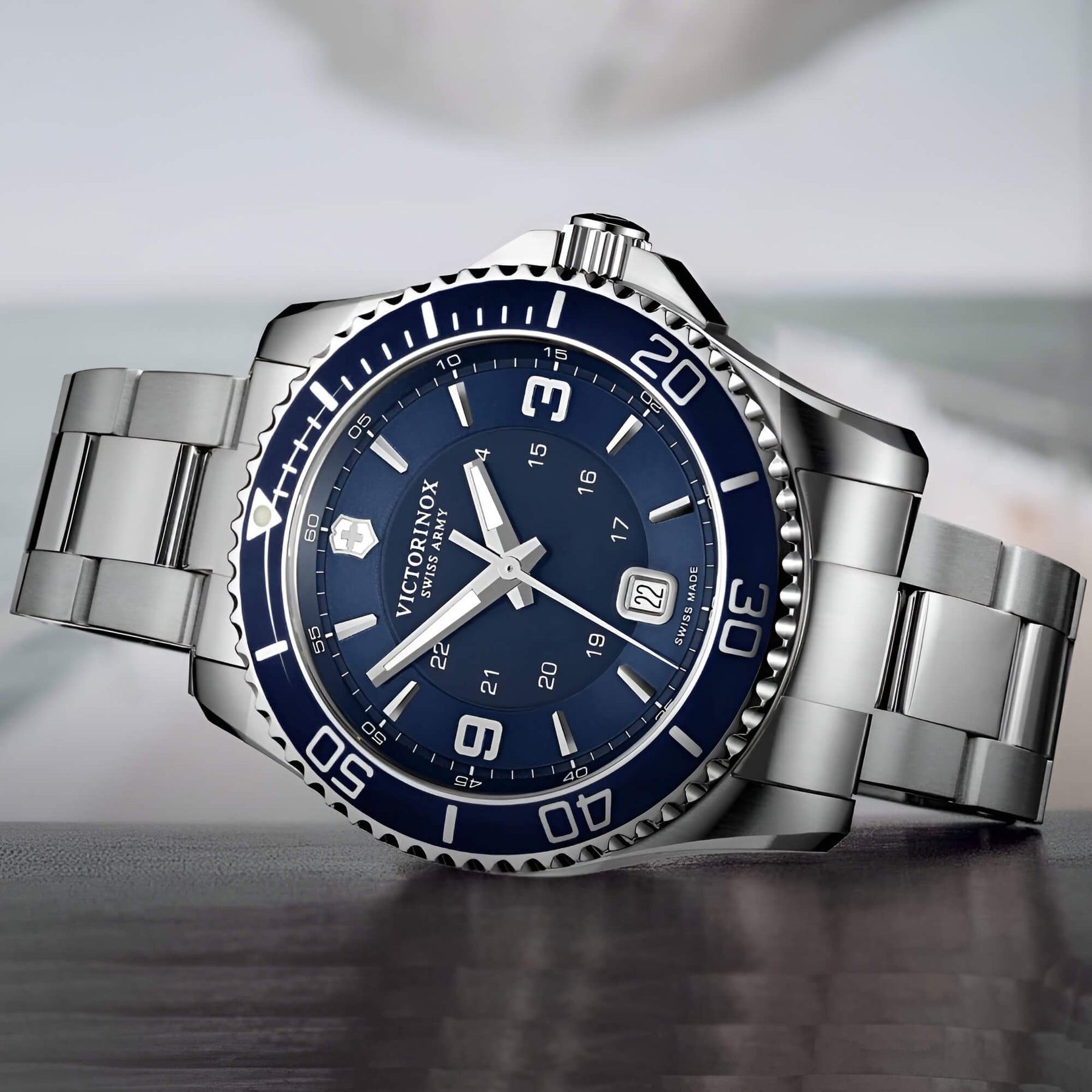 Victorinox Swiss Army 241602 Men's Maverick Large Navy Blue Dial