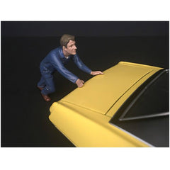 American Diorama Figurine - Mechanic Darwin Pushing a Carx for 1/18 Scale Models